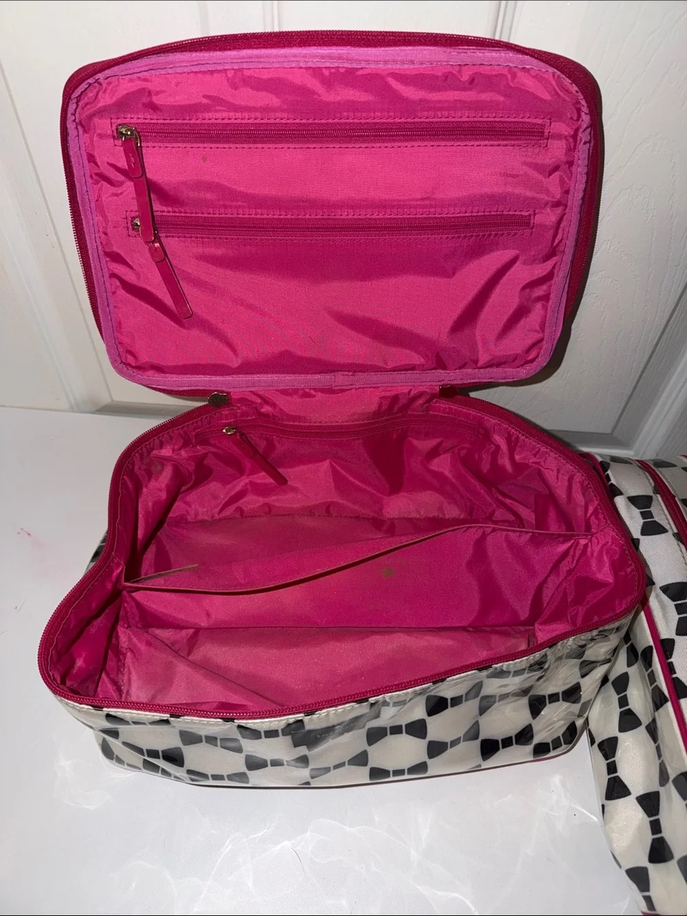 kate spade Black & White Bow Pattern Cosmetic Case Set with Pink Interior